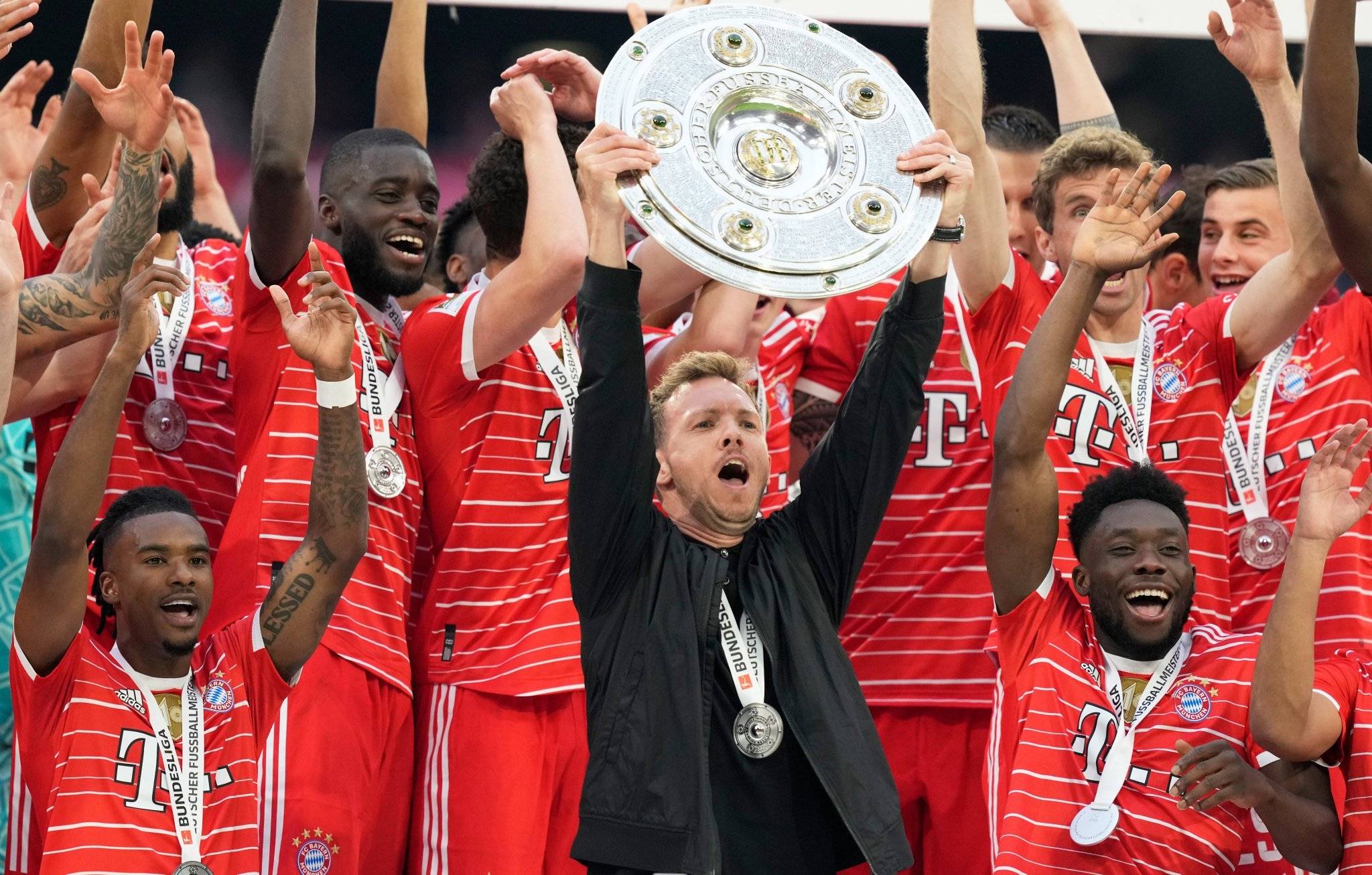 包含拜仁慕尼黑再战德甲,力图卫冕冠军的词条 包含拜仁慕尼黑再战德甲,力图卫冕冠军的词条