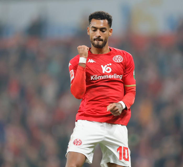 门兴惨败,多特蒙德升至德甲榜首 门兴惨败,多特蒙德升至德甲榜首