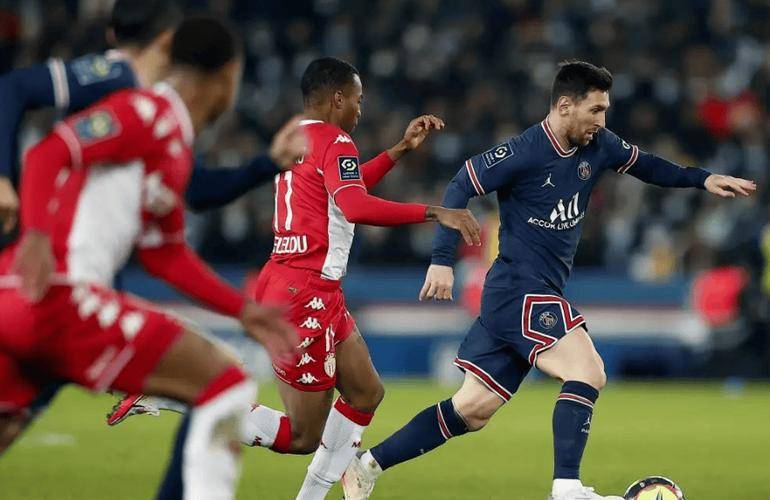 圣埃蒂安战胜对手，晋级榜首