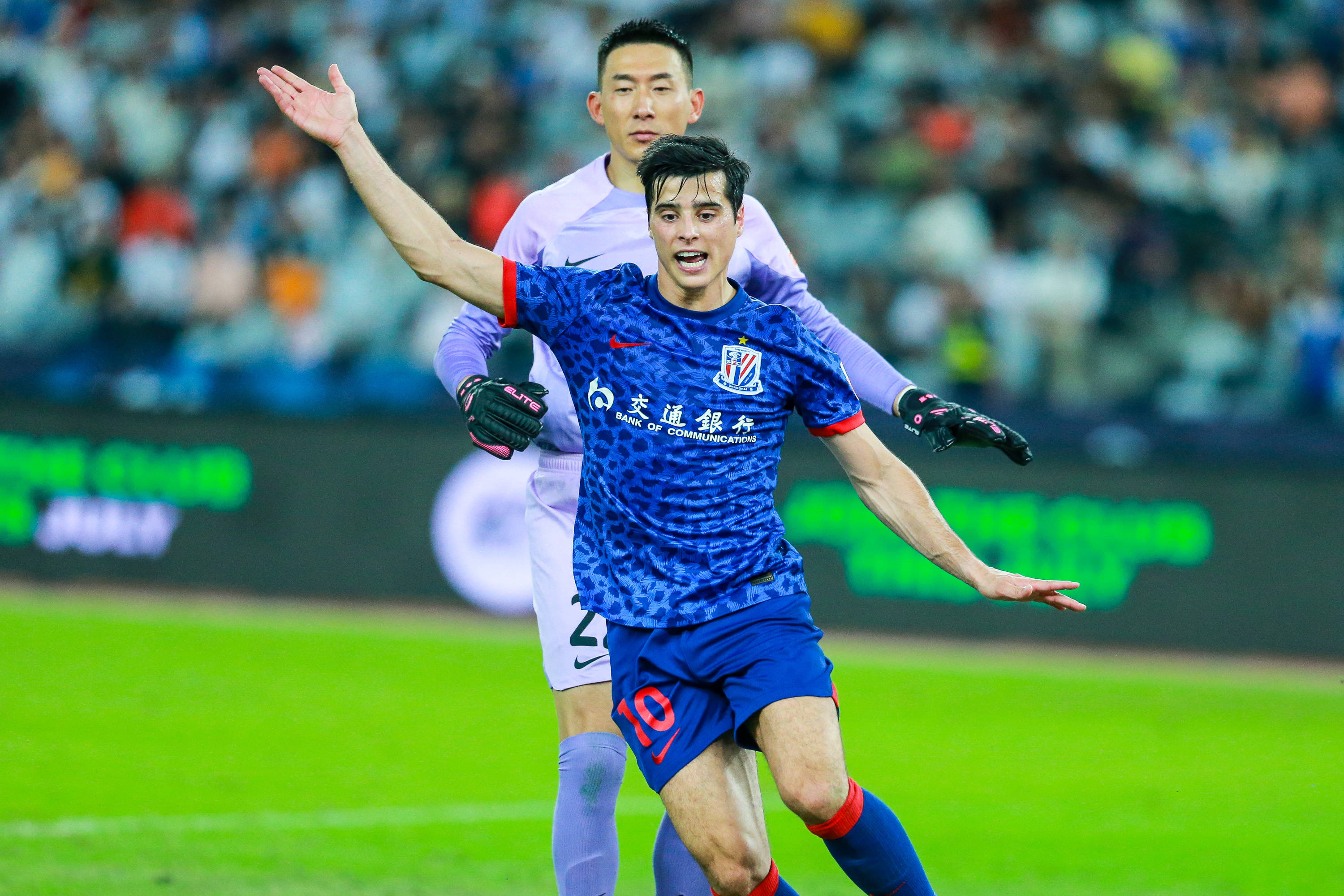 青岛黄海主场大胜上海申花,取得胜利 青岛黄海主场大胜上海申花,取得胜利