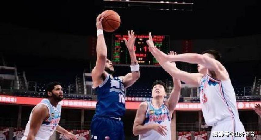 包含职业篮球新星崭露头角，助队实现逆转胜利的词条