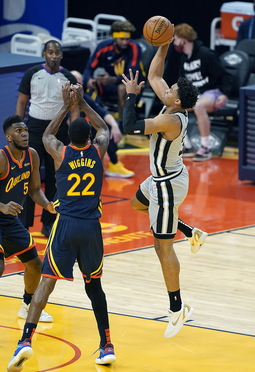 篮网主场逆转掘金,豪取两连胜 篮网主场逆转掘金,豪取两连胜