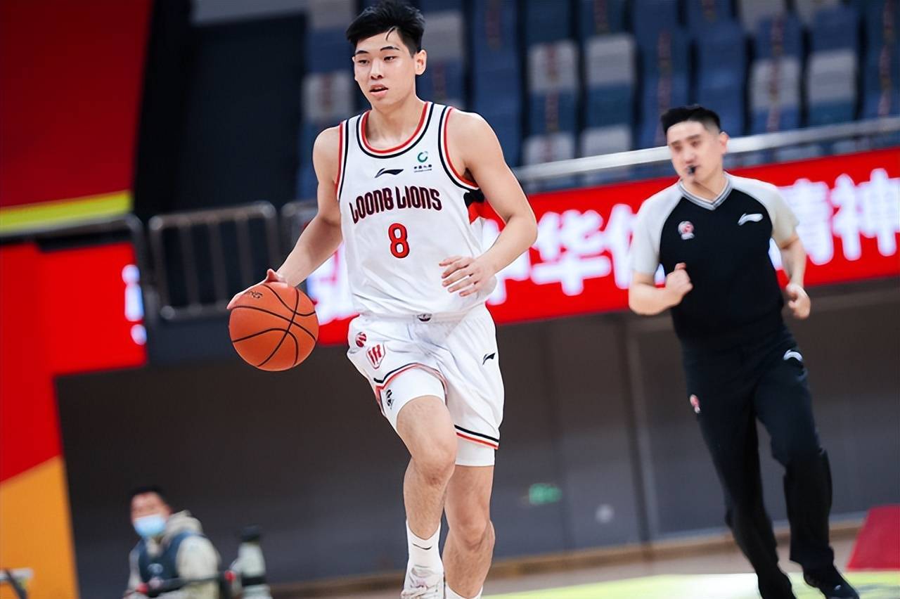 广州队轻取马刺，王哲林惊艳四座